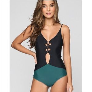 Acacia swimwear Kokomo in seaweed/storm Med